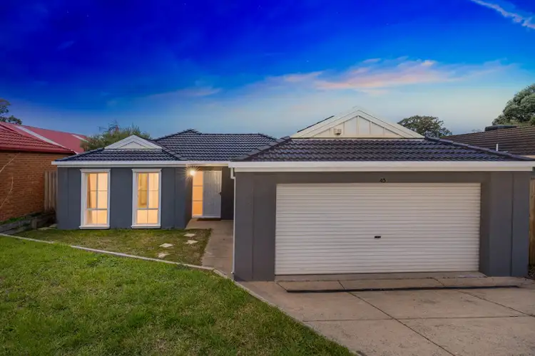 43 Hutchinson Drive, Lynbrook VIC 3975