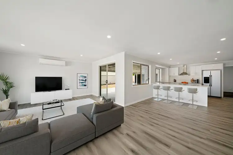 6 Terrier Court, Redland Bay QLD 4165