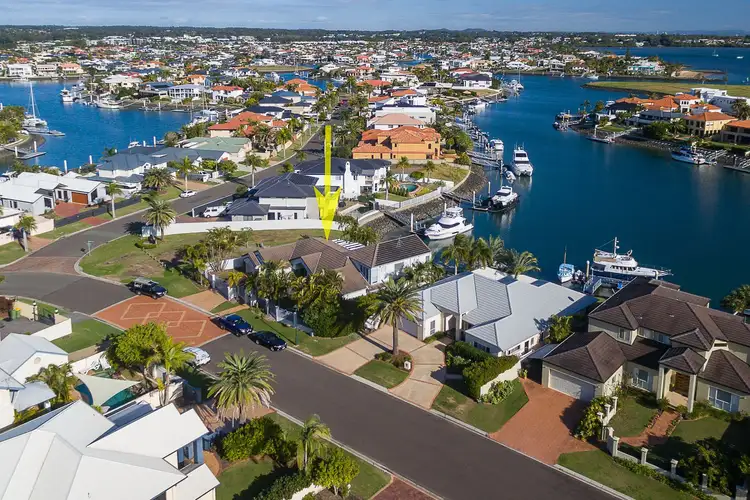 4 Raby Bay Boulevard, Raby Bay QLD 4163