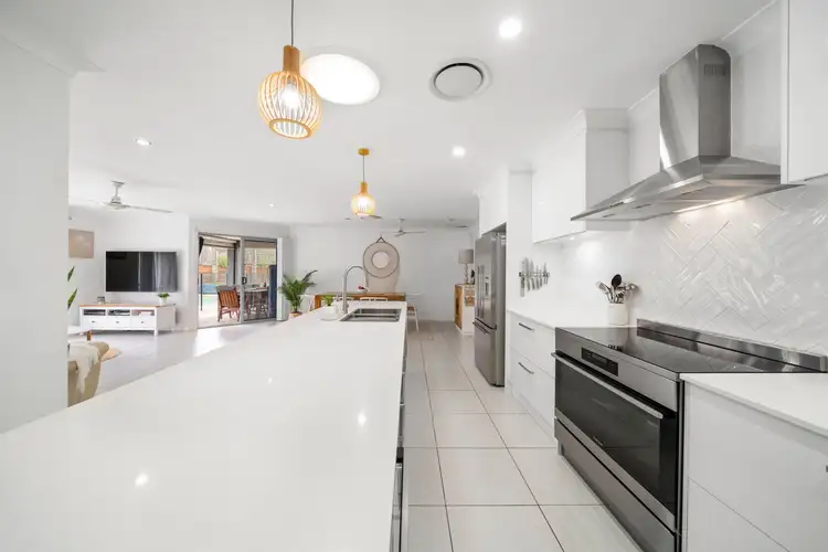 Fourth view of Homely house listing, 2 Stella Court, Redland Bay QLD 4165