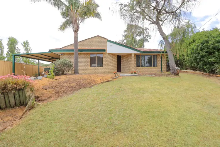 11 Cowlishaw Rise, Parmelia WA 6167