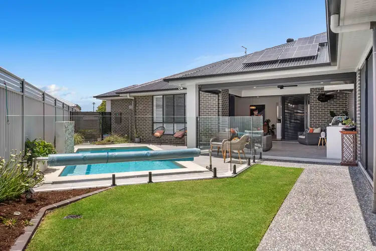 5 Samuel Place, Redland Bay QLD 4165