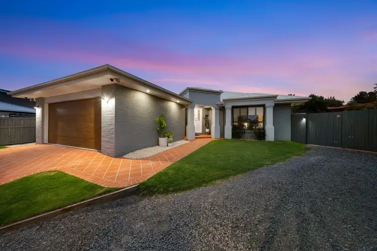 8 Garrett Place, Redland Bay QLD 4165