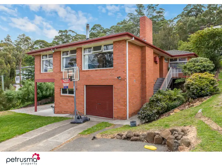 118 Karoola Road, Lindisfarne TAS 7015