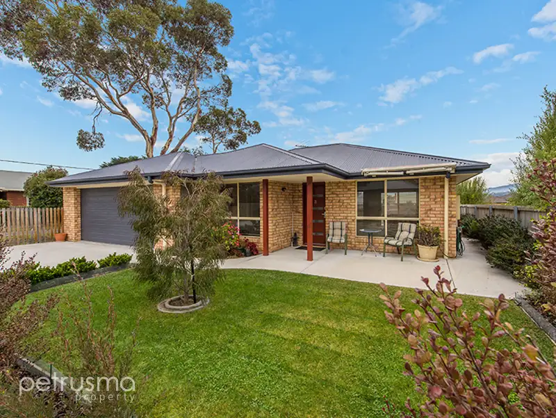 Main view of Homely villa listing, 3/15 Talune Street, Lindisfarne TAS 7015