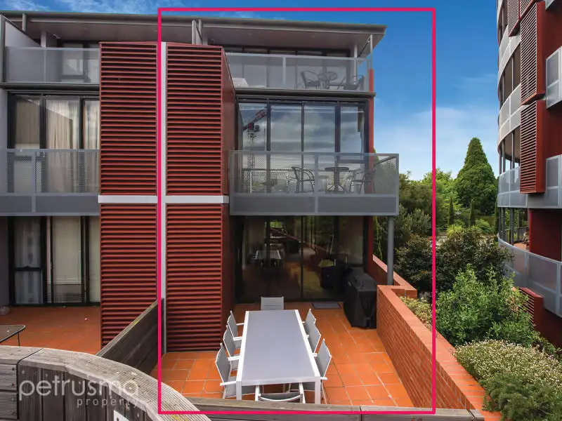 Main view of Homely townhouse listing, 19/1 Collins Street, Hobart TAS 7000