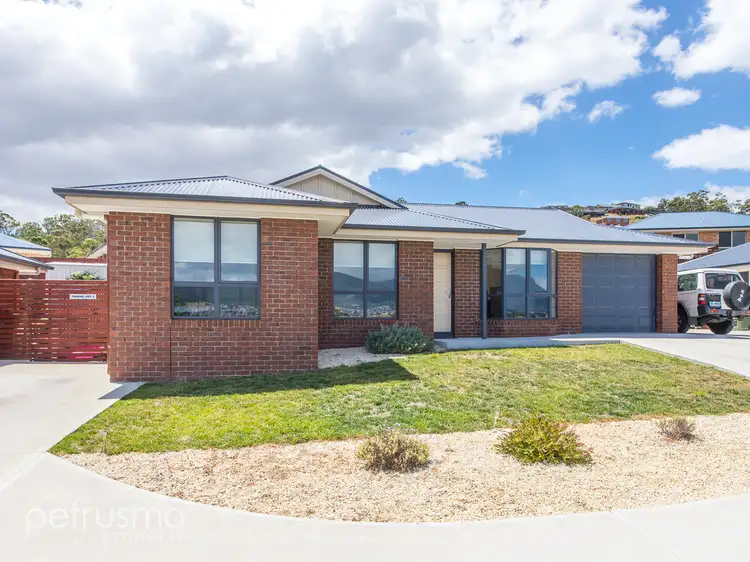 3/24 Henty Close