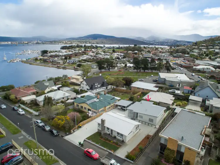 2/8 Milford Street, Lindisfarne TAS 7015