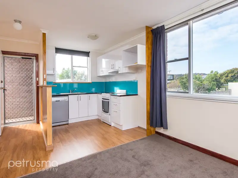 Main view of Homely unit listing, 2/5 Chatsworth Street, Rose Bay TAS 7015