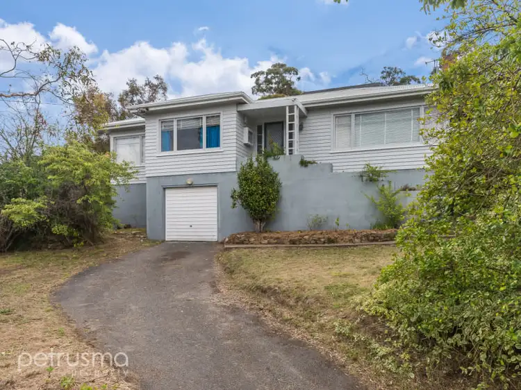 14 Oliver Avenue, Lindisfarne TAS 7015