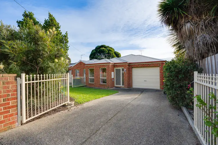1/8 Flower Ct, Grovedale VIC 3216