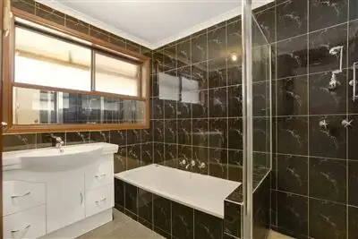 Seventh view of Homely house listing, 2 Gunsynd Close, Thomastown VIC 3074