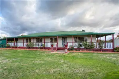 17 Johns Road, Creswick VIC 3363