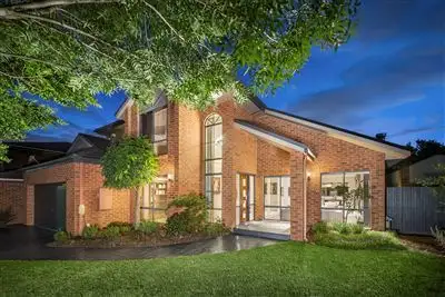 8 Tandragee Close, Wantirna South VIC 3152