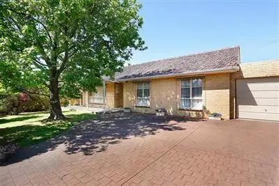 Second view of Homely house listing, 4 Ascot Court, Glen Waverley VIC 3150