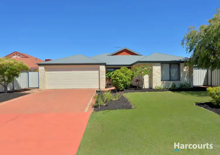 8 Finchley Avenue, Meadow Springs WA 6210