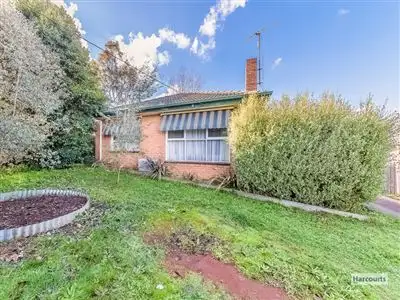 8 Colin Street, Drouin VIC 3818