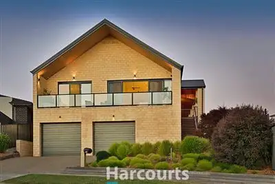 4 Victoria Place, Pakenham VIC 3810