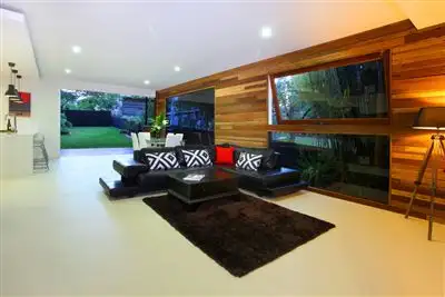 8 Kerr Avenue, Southport QLD