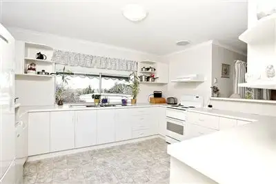 Fifth view of Homely house listing, 10 Edzell Court, Victor Harbor SA