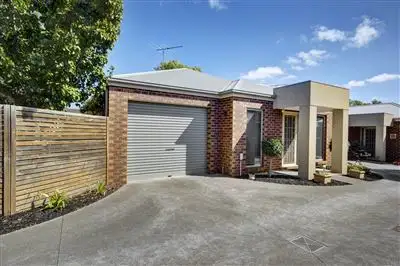 2/2 Bonsey Road, Highton VIC 3216
