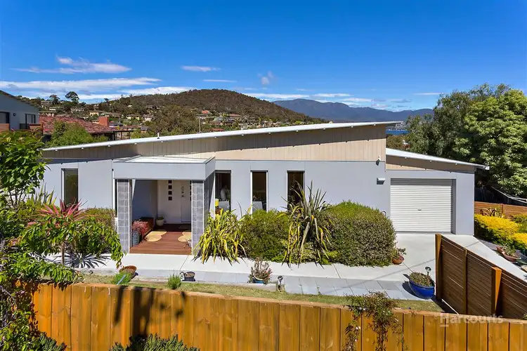 2/20 Avoca Street, Lindisfarne TAS 7015