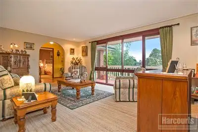 Fifth view of Homely house listing, 8 Pickersgill Court, Endeavour Hills VIC 3802