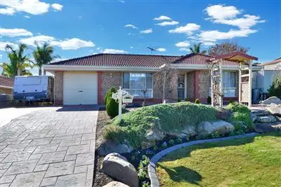 25 Horseshoe Drive, Woodcroft SA 5162