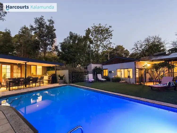 166 Lesmurdie Road, Lesmurdie WA 6076