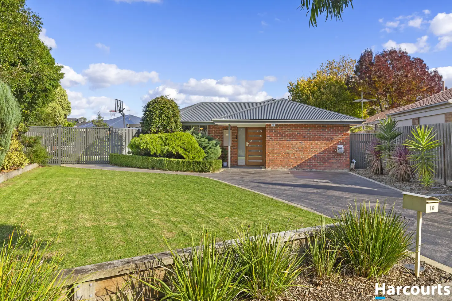 Main view of Homely house listing, 19 Meadowview Court, Ferntree Gully VIC 3156