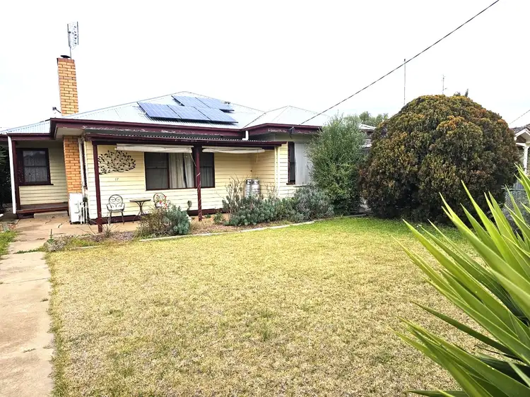 17 McCracken Avenue, Donald VIC 3480