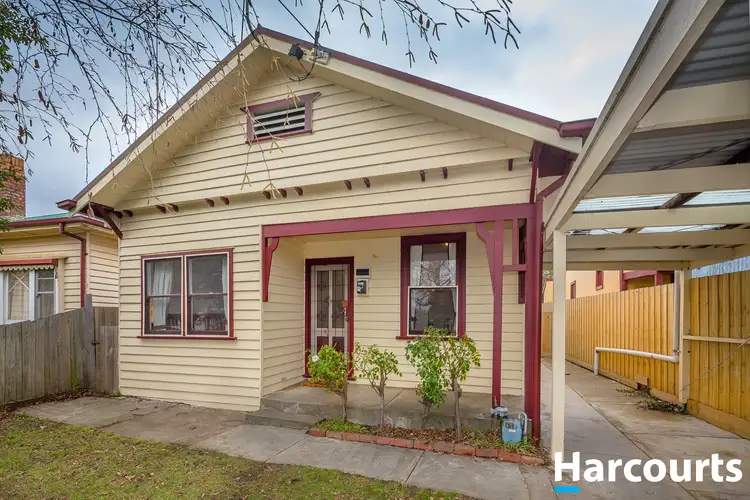 806 Doveton Street North
