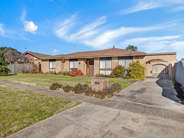27 Monds Avenue, Benalla VIC 3672