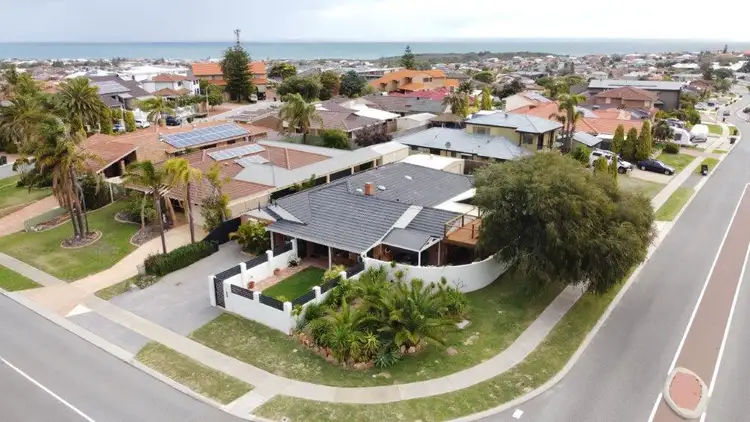Fifth view of Homely house listing, 2 Weldwood Road, Ocean Reef WA 6027