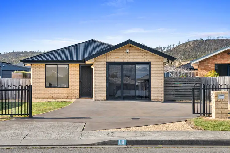 18 Clarence Crescent, Rokeby TAS 7019