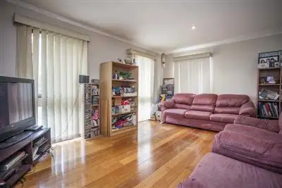 Second view of Homely house listing, 8 Lutana Court, Frankston VIC