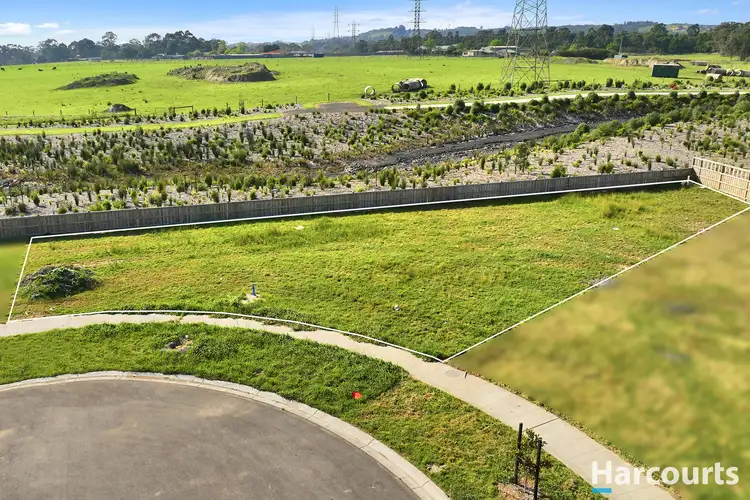 8 Caspian Court, Newborough VIC 3825