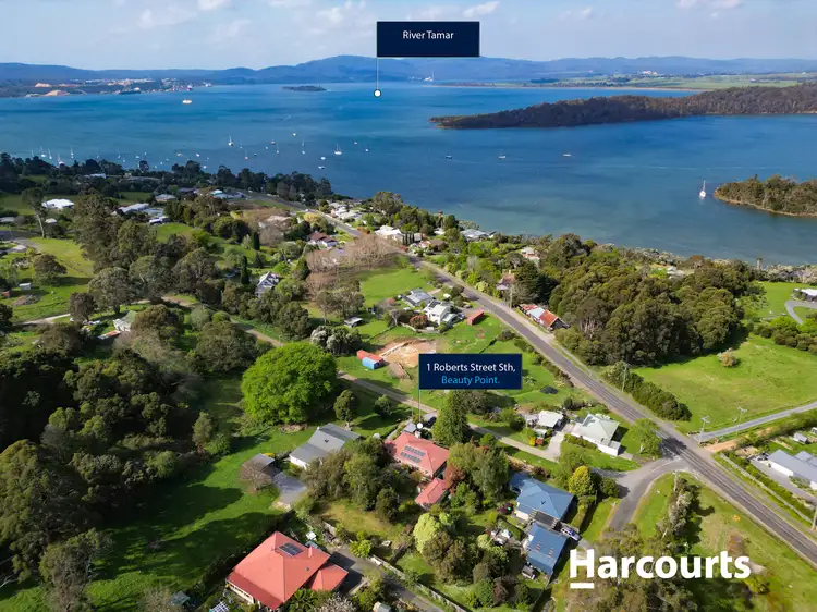 1 Robert Street South, Beauty Point TAS 7270