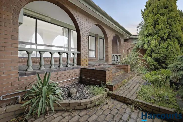 10 Grandison Avenue, Mount Clear VIC 3350