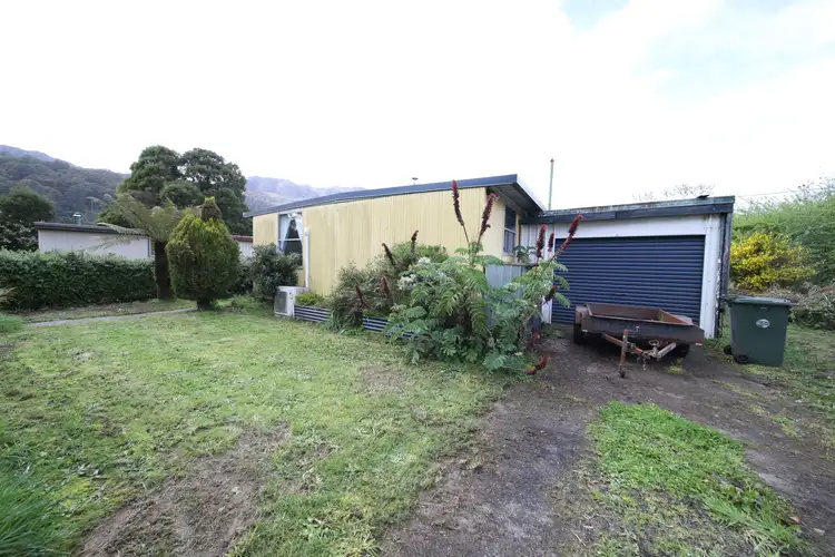 16 Victoria Street, Tullah TAS 7321