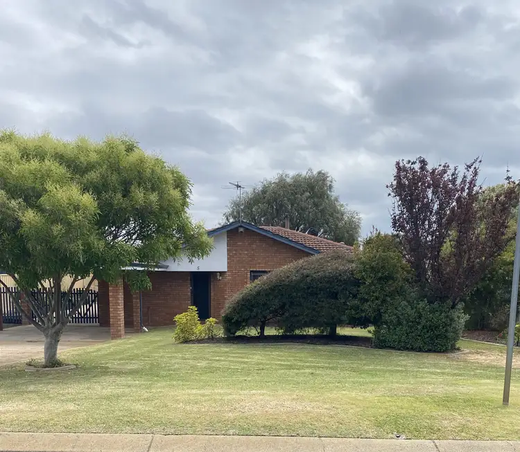 5 Dotterell Crescent