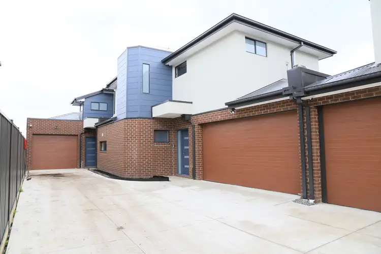 2/44 Arena Avenue, Roxburgh Park VIC 3064