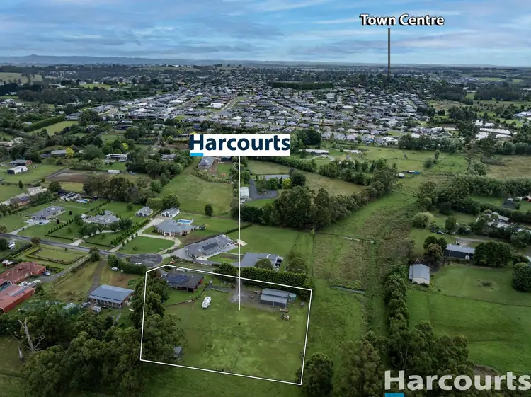 Second view of Homely house listing, 9 Carlile Court, Drouin VIC 3818