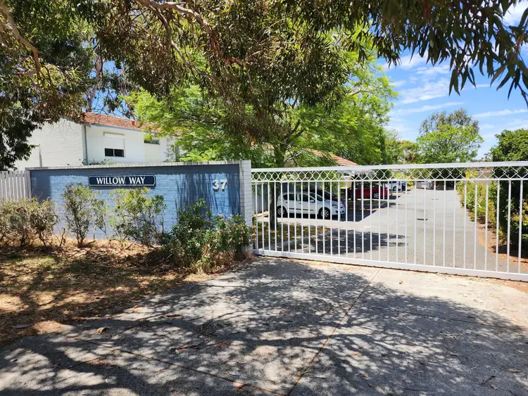 6/37 Ellerby Way, Koondoola WA 6064