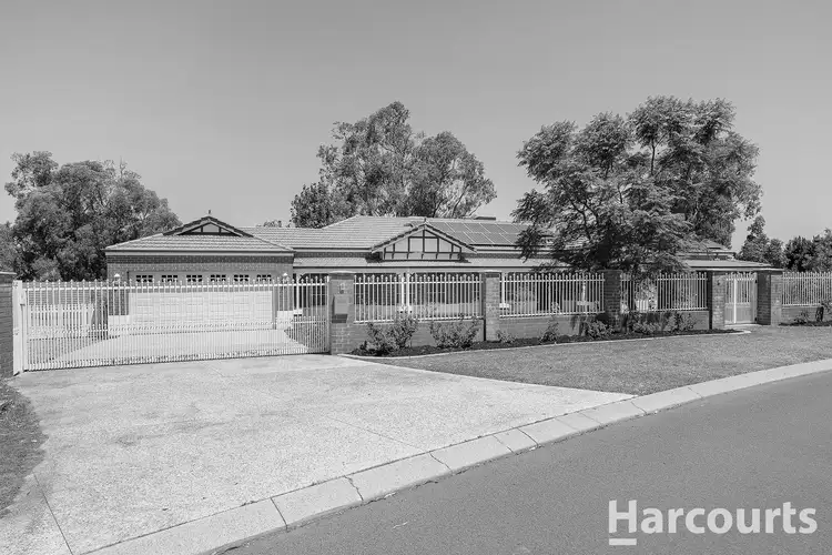 8 Nullewa Parkway, Lakelands WA 6180