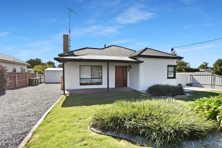 27 Bennett Road, Horsham VIC 3400