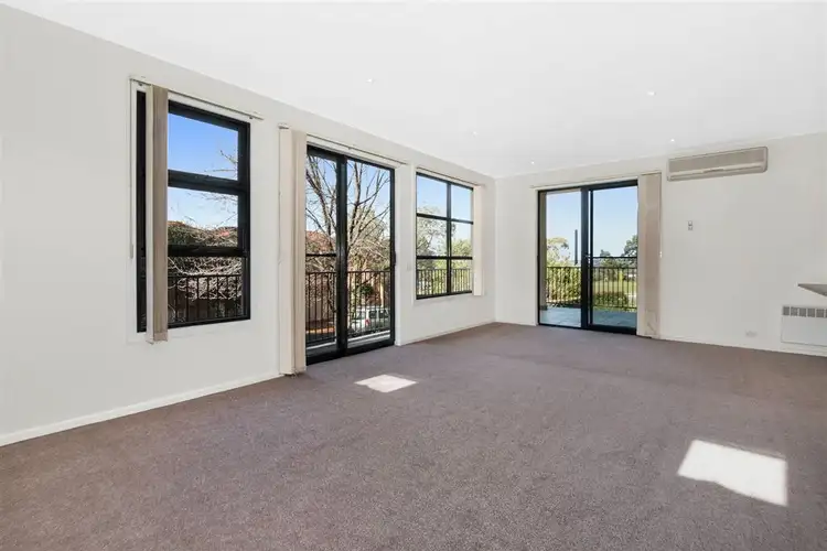 2/8 Saxonwood Drive, Vermont South VIC 3133
