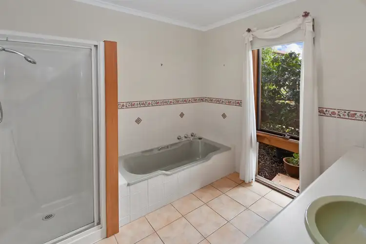 Sixth view of Homely house listing, 10 Menadue Street, Horsham VIC 3400