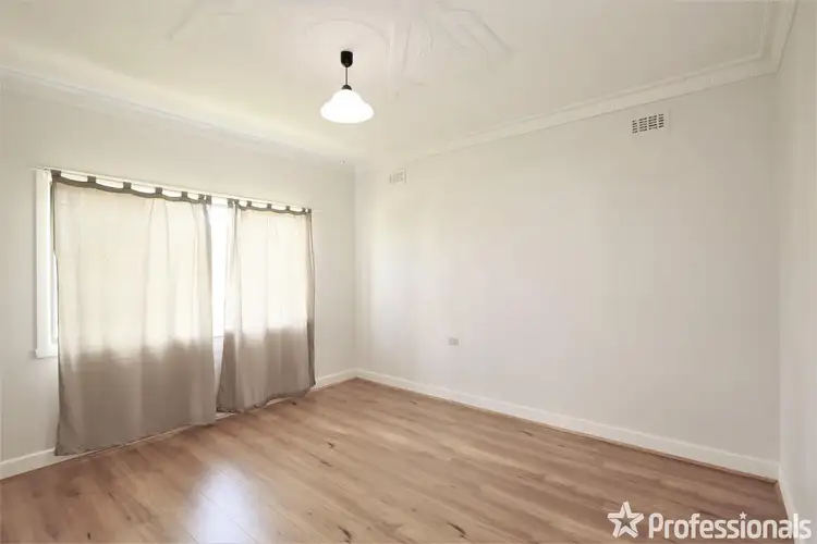 12 Cleveland Street, St Albans VIC 3021