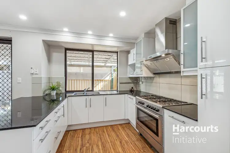 14 Nicholson Place, Ballajura WA 6066